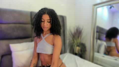 Snapshot of layla_clarke chatting on March 2025 06:33:02 AM layla_clarke online show from March 2025 06:33:02 AM