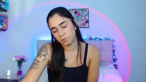 Snapshot of layla_roma chatting on March 2025 01:11:01 AM Lia and Rachel online show from March 2025 01:11:01 AM