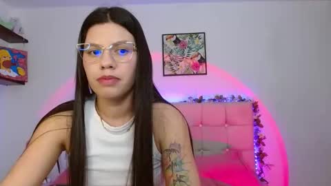 Snapshot of layla_roma chatting on February 2026 01:15:01 AM Lia and Rachel online show from February 2026 01:15:01 AM