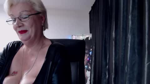 Layla online show from December 2024 07:10:01 AM