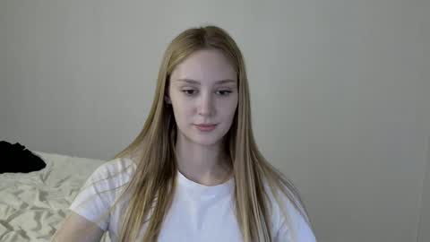 LaylaPretty001 online show from December 2024 08:00:01 AM