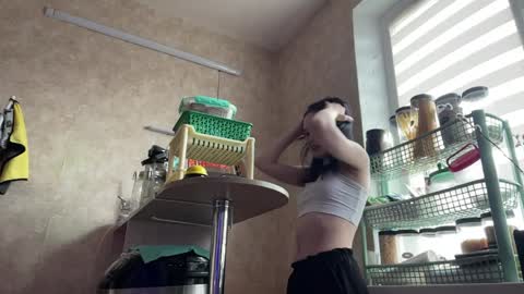 Snapshot of laylawintz chatting on April 2026 05:08:01 AM Luna online show from April 2026 05:08:01 AM