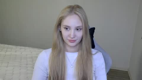 Laylla001 online show from October 2025 12:27:02 PM