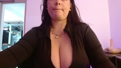 Vannessa  online show from April 2026 12:16:02 PM