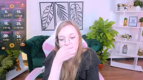 Snapshot of layriantavee chatting on February 2025 07:02:01 AM layriantavee online show from February 2025 07:02:01 AM