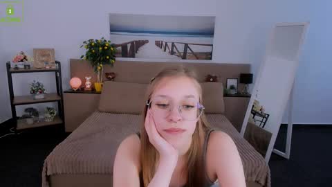 Snapshot of layriantavee chatting on March 2025 10:03:02 AM layriantavee online show from March 2025 10:03:02 AM