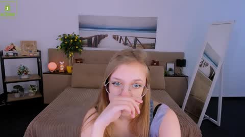 Snapshot of layriantavee chatting on March 2025 10:00:02 AM layriantavee online show from March 2025 10:00:02 AM