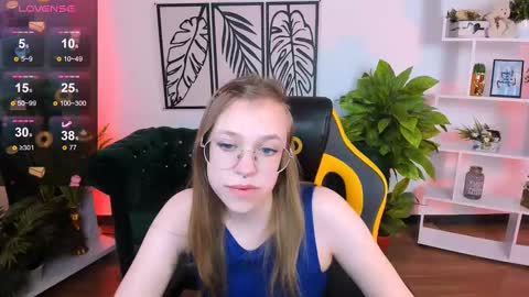 Snapshot of layriantavee chatting on March 2025 10:35:02 AM layriantavee online show from March 2025 10:35:02 AM