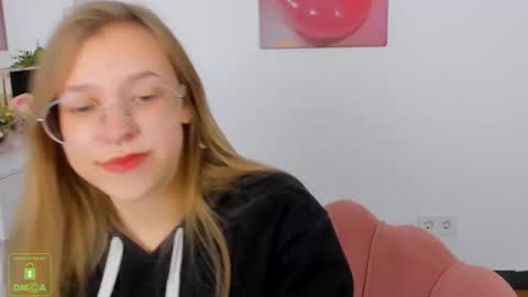 Snapshot of layriantavee chatting on October 2025 07:51:01 AM layriantavee online show from October 2025 07:51:01 AM