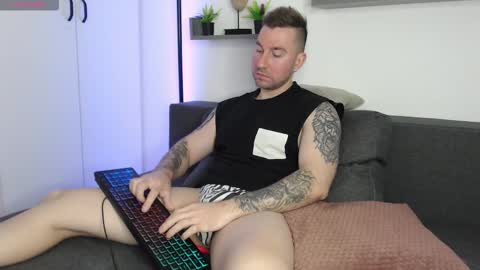 Snapshot of lazar_angels chatting on September 2025 05:24:01 AM Laz online show from September 2025 05:24:01 AM