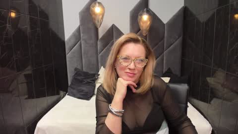 Lea online show from February 2025 07:33:01 PM