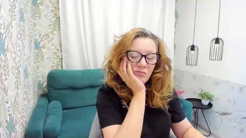 Snapshot of lea_fruit chatting on June 2026 05:10:01 AM Lea online show from June 2026 05:10:01 AM
