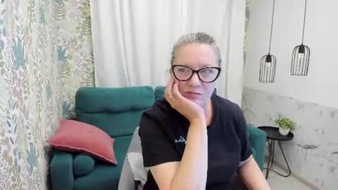 Snapshot of lea_fruit chatting on June 2026 05:10:01 AM Lea online show from June 2026 05:10:01 AM