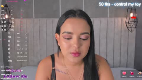 Snapshot of lea_gray chatting on January 2025 07:43:01 PM online show from January 2025 07:43:01 PM