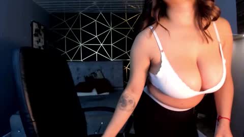 Snapshot of lea_velle chatting on October 2025 05:05:01 AM Lea Velle online show from October 2025 05:05:01 AM