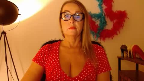 Snapshot of leadesire chatting on October 2025 03:16:01 PM LEA online show from October 2025 03:16:01 PM