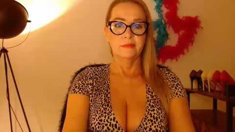 Snapshot of leadesire chatting on November 2025 03:12:02 PM LEA online show from November 2025 03:12:02 PM