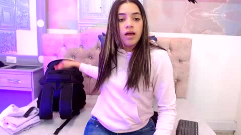 Snapshot of leah_means_ chatting on December 2024 06:28:02 PM Leah online show from December 2024 06:28:02 PM