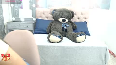 Snapshot of leah_means_ chatting on December 2024 12:22:01 PM Leah online show from December 2024 12:22:01 PM