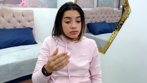 Snapshot of leah_means_ chatting on January 2025 03:37:01 PM Leah online show from January 2025 03:37:01 PM