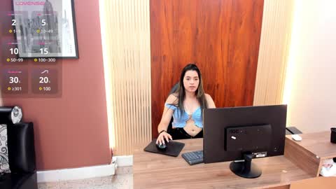 Snapshot of leah_means_ chatting on February 2025 03:49:01 PM Leah online show from February 2025 03:49:01 PM