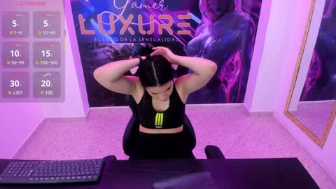 Snapshot of leah_means_ chatting on February 2025 02:04:02 PM Leah online show from February 2025 02:04:02 PM