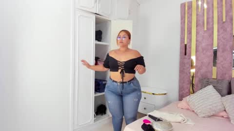 Leah  online show from January 2025 12:00:01 AM