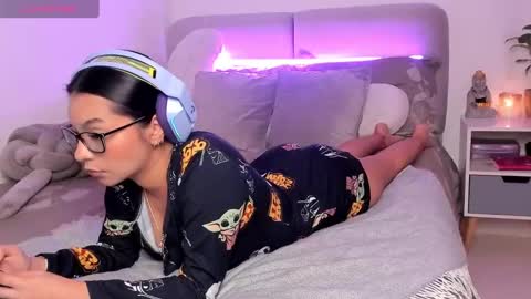 Snapshot of leahmarsh chatting on March 2025 06:27:01 AM online show from March 2025 06:27:01 AM