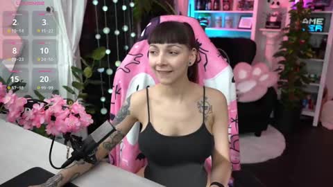 Leah online show from February 2025 08:52:02 PM