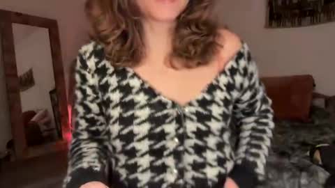 Snapshot of leahsparkles chatting on December 2025 02:50:02 AM Leah Sparkles online show from December 2025 02:50:02 AM