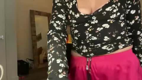 Snapshot of leahsparkles chatting on January 2026 07:13:01 AM Leah Sparkles online show from January 2026 07:13:01 AM