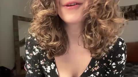 Snapshot of leahsparkles chatting on January 2026 12:21:01 PM Leah Sparkles online show from January 2026 12:21:01 PM