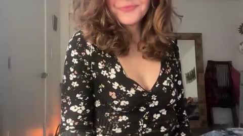 Snapshot of leahsparkles chatting on February 2026 02:11:02 PM Leah Sparkles online show from February 2026 02:11:02 PM