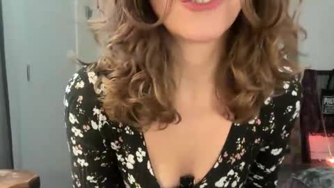 Snapshot of leahsparkles chatting on February 2026 02:32:01 PM Leah Sparkles online show from February 2026 02:32:01 PM