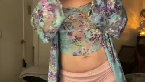 Snapshot of leahsparkles chatting on February 2026 05:15:01 AM Leah Sparkles online show from February 2026 05:15:01 AM