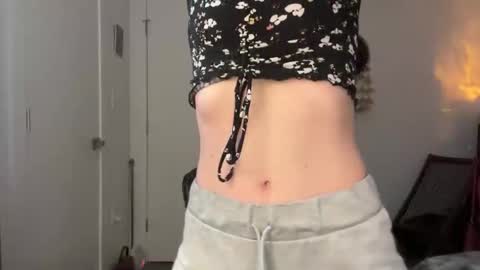 Snapshot of leahsparkles chatting on February 2026 02:57:02 PM Leah Sparkles online show from February 2026 02:57:02 PM