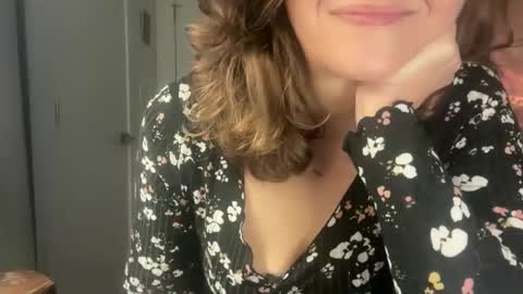 Snapshot of leahsparkles chatting on March 2026 03:38:02 PM Leah Sparkles online show from March 2026 03:38:02 PM