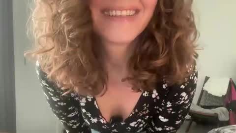 Snapshot of leahsparkles chatting on March 2026 03:15:02 PM Leah Sparkles online show from March 2026 03:15:02 PM