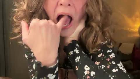 Snapshot of leahsparkles chatting on March 2026 03:31:01 AM Leah Sparkles online show from March 2026 03:31:01 AM