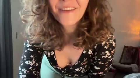 Snapshot of leahsparkles chatting on March 2026 03:15:01 PM Leah Sparkles online show from March 2026 03:15:01 PM