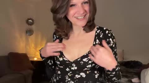 Snapshot of leahsparkles chatting on April 2026 02:45:01 AM Leah Sparkles online show from April 2026 02:45:01 AM