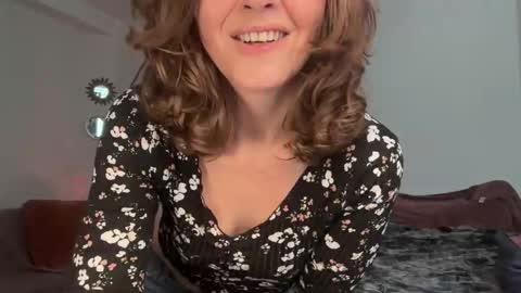 Snapshot of leahsparkles chatting on April 2026 01:49:01 PM Leah Sparkles online show from April 2026 01:49:01 PM