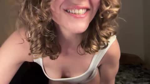 Snapshot of leahsparkles chatting on April 2026 02:56:01 AM Leah Sparkles online show from April 2026 02:56:01 AM