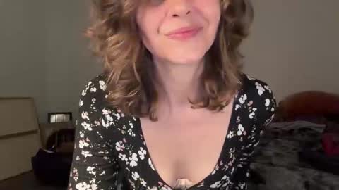 Snapshot of leahsparkles chatting on April 2026 03:02:01 PM Leah Sparkles online show from April 2026 03:02:01 PM