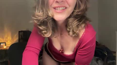 Snapshot of leahsparkles chatting on April 2026 02:59:01 AM Leah Sparkles online show from April 2026 02:59:01 AM