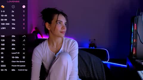 Leana online show from November 2025 03:54:02 PM