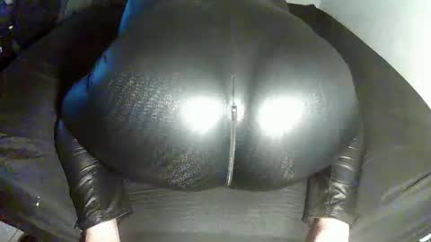 Snapshot of leatherman31 chatting on January 2025 05:17:02 AM leatherman31 online show from January 2025 05:17:02 AM