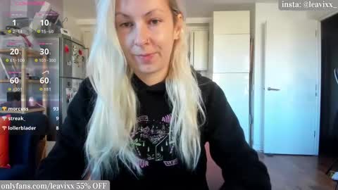 LeaVixx online show from October 2025 10:00:02 AM