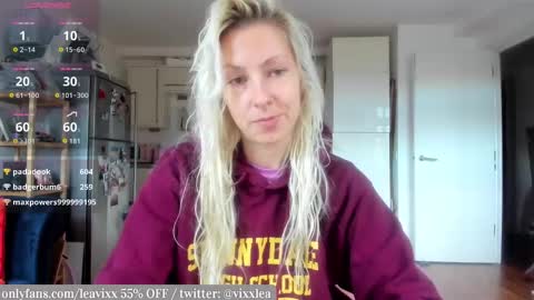 LeaVixx online show from November 2025 03:11:01 PM