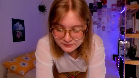 Snapshot of leazy_peasy chatting on November 2025 07:11:02 AM Ellie online show from November 2025 07:11:02 AM